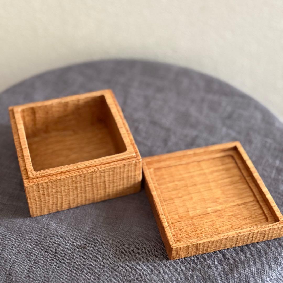 富井貴志さん　くり抜き全面彫りのバターケース