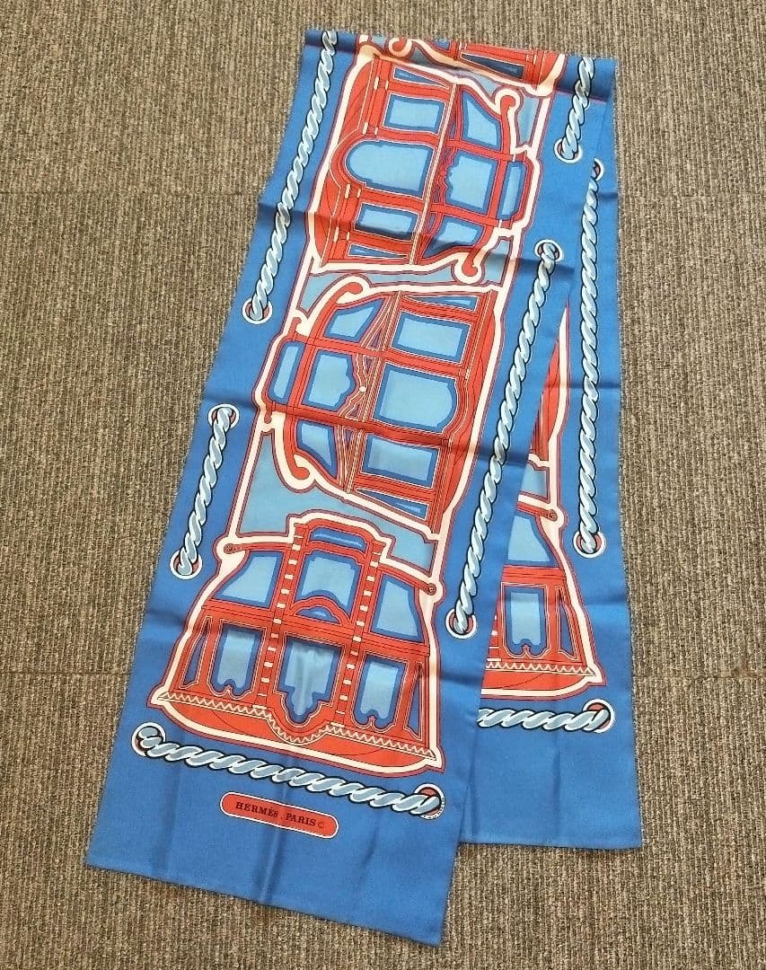 HERMÈS 　シルクスカーフ　 青・赤