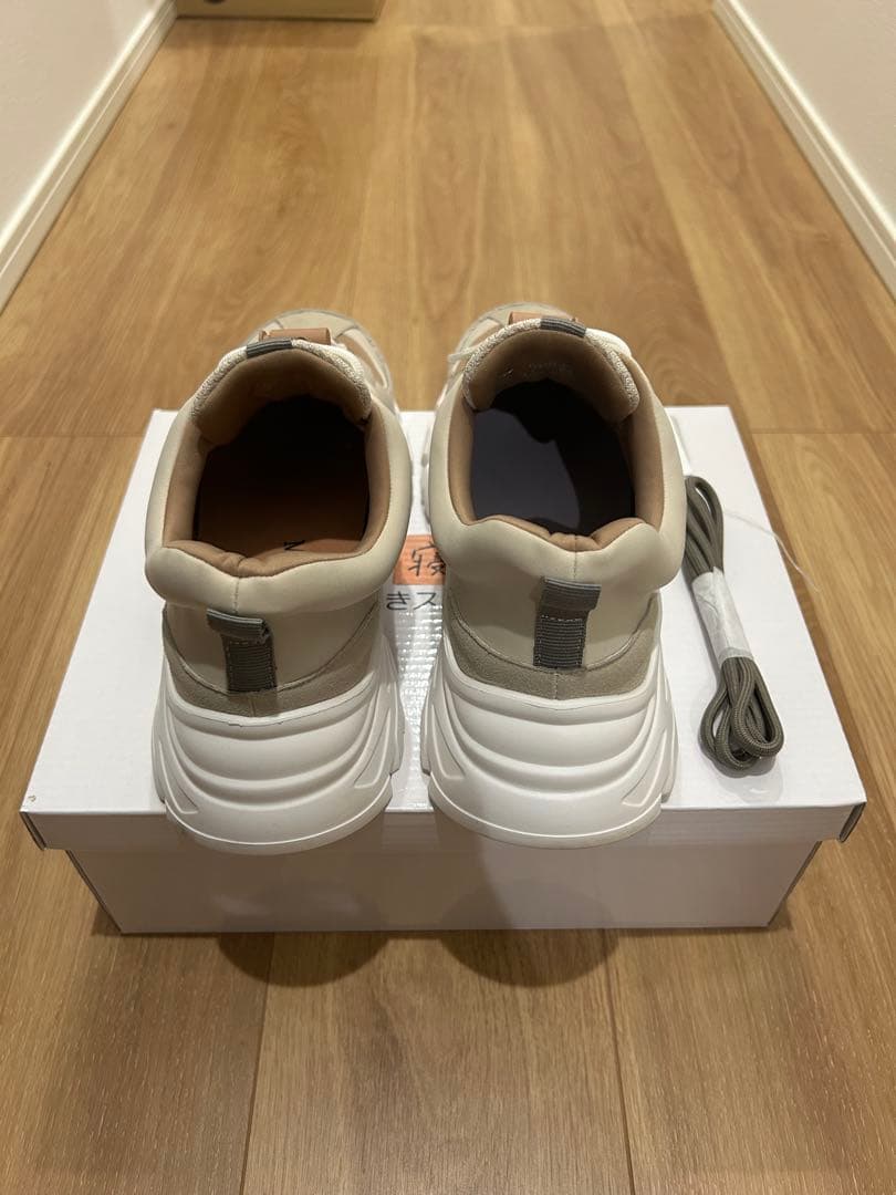 夫が寝たあとにオリジナルスニーカー♡ベージュ