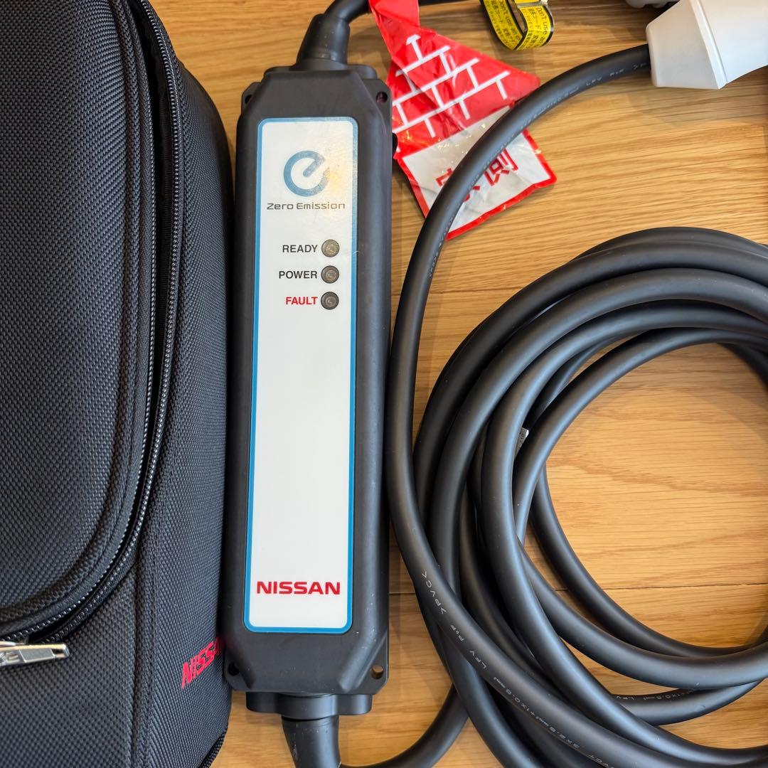 日産NISSAN 電気自動車 充電ケーブル 29690-6WX0A ケース付き