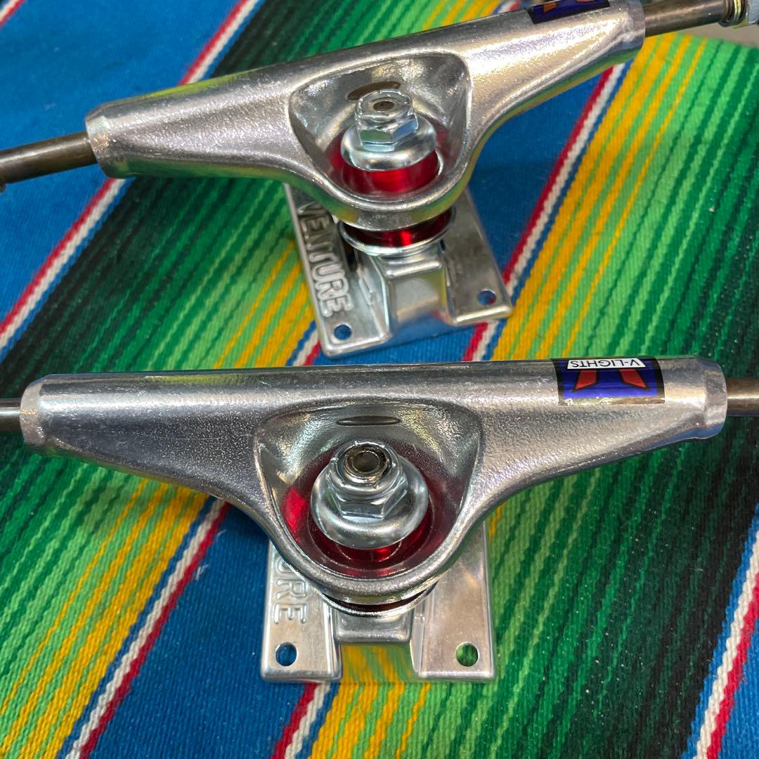 V-Lights Venture スケートボードトラック 5.2low