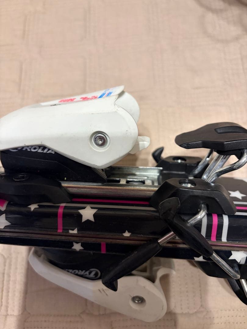 ジュニアスキー一式　板130cm／ストック／ブーツ／ウェア上下140cm