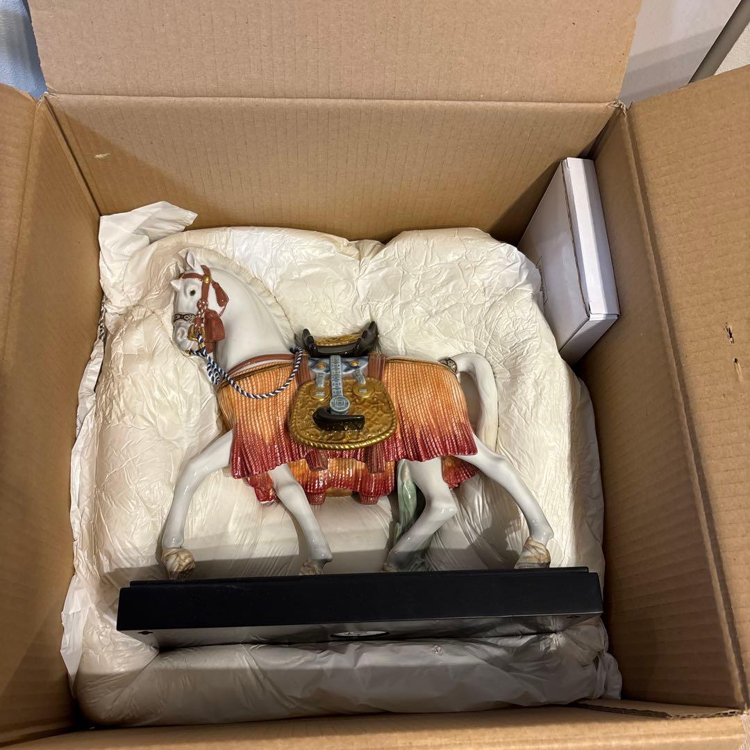 リアドロ　世界で3500体の白馬