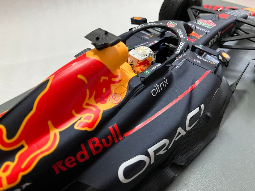 O⑮ 1/18 スパーク製 レッドブルRB18 No.1 2022日本GP 優勝