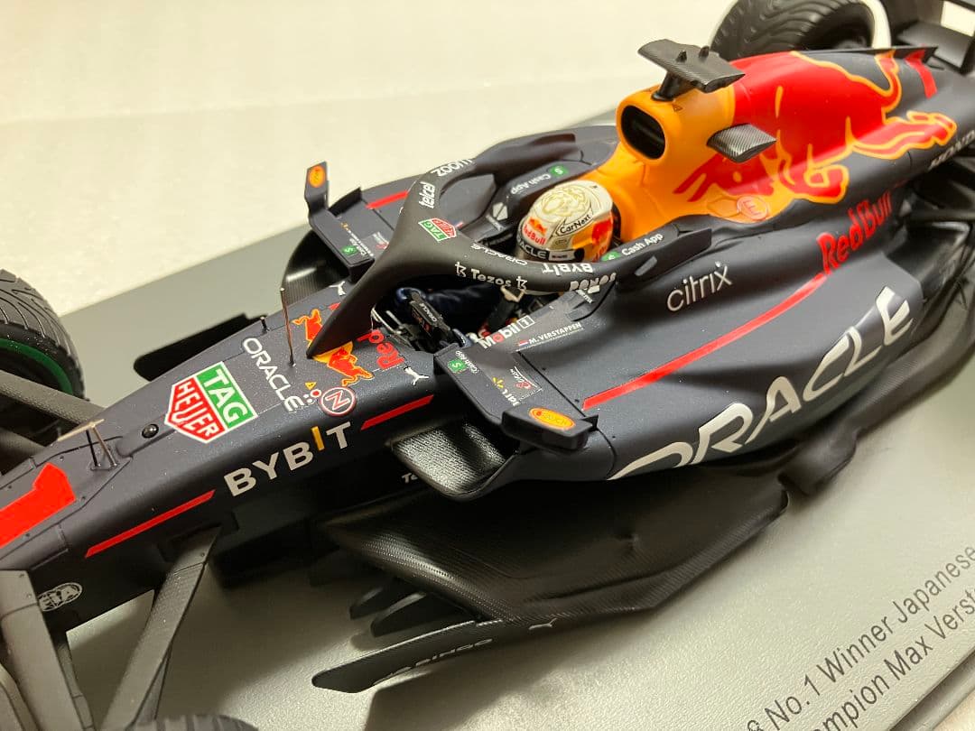 O⑮ 1/18 スパーク製 レッドブルRB18 No.1 2022日本GP 優勝