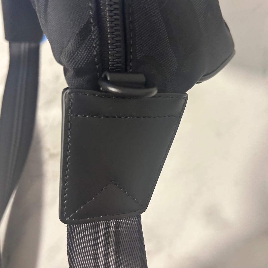 【ご購入者様確定商品】【新品未使用】BURBERRY TBモノグラムボディバッグ