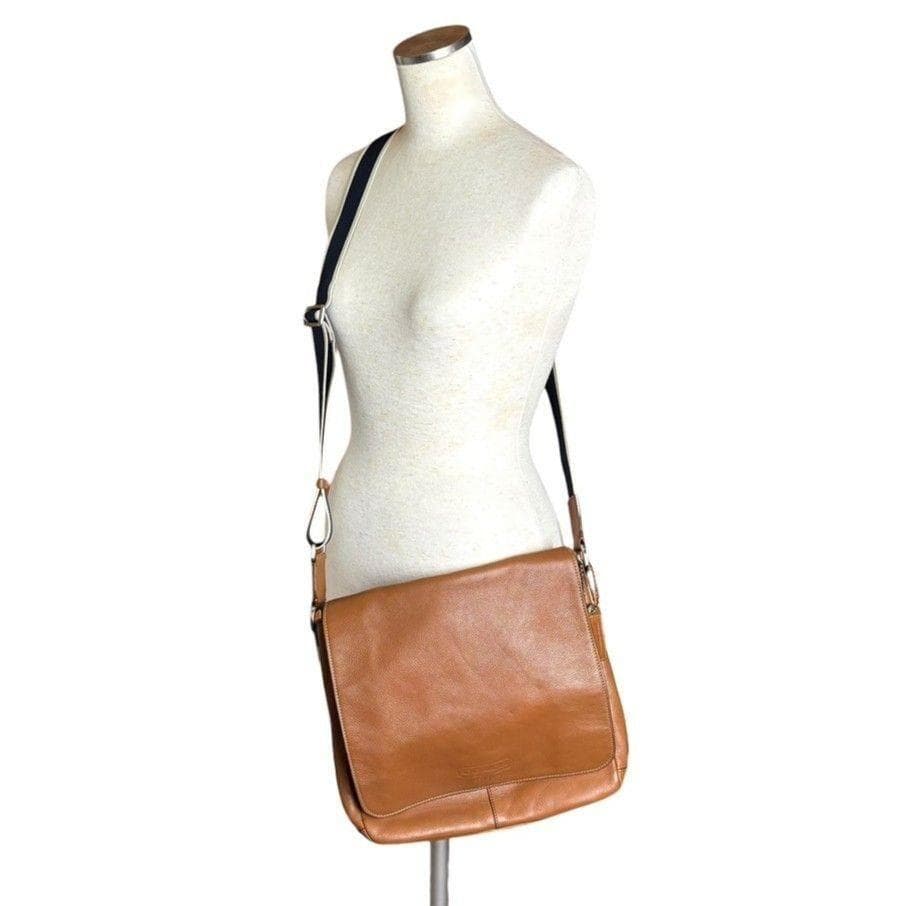 コーチ　ヘリテージウェブレザーメッセンジャーバッグ ワンショルダー A4収納可