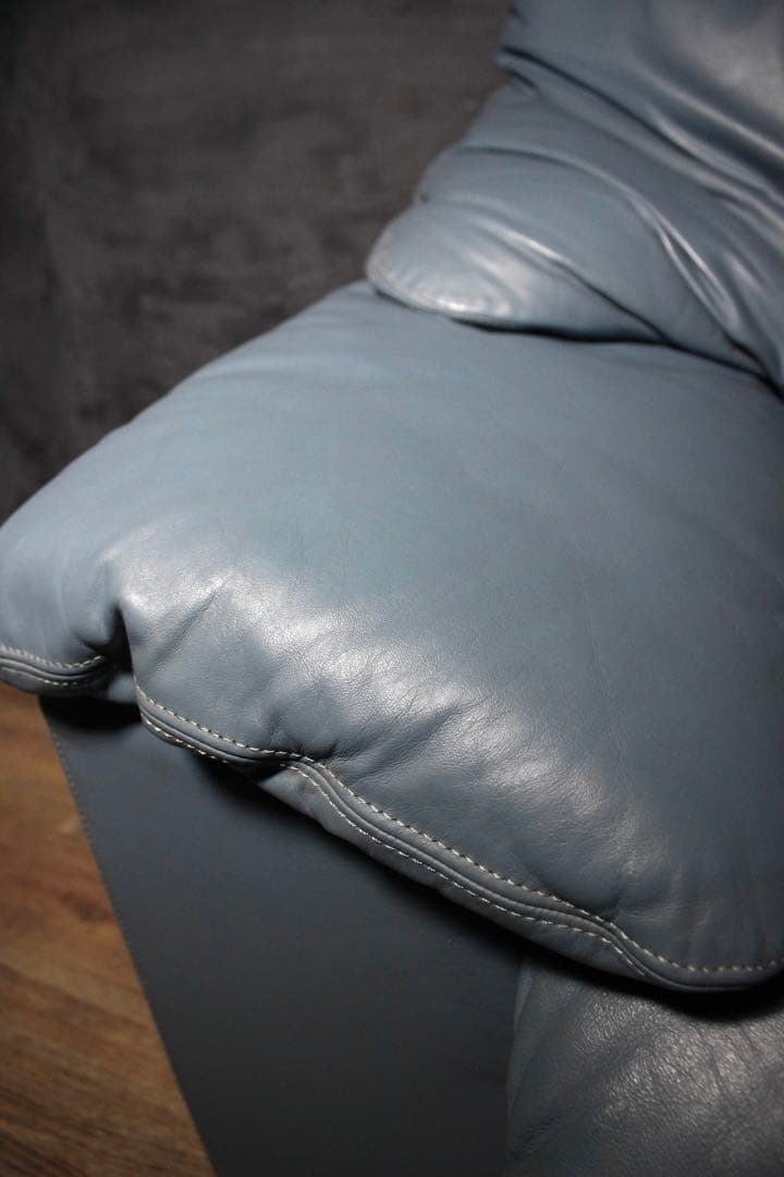 首都圏送無料〜30万マーニー　本革　一流クラシカルソファのある暮らし　ソファ