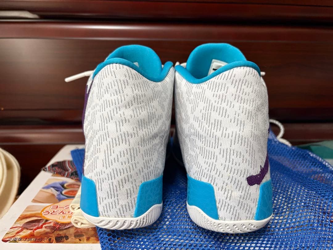 バスケットボールシューズ ハイカット ホワイト/ブルー/パープル