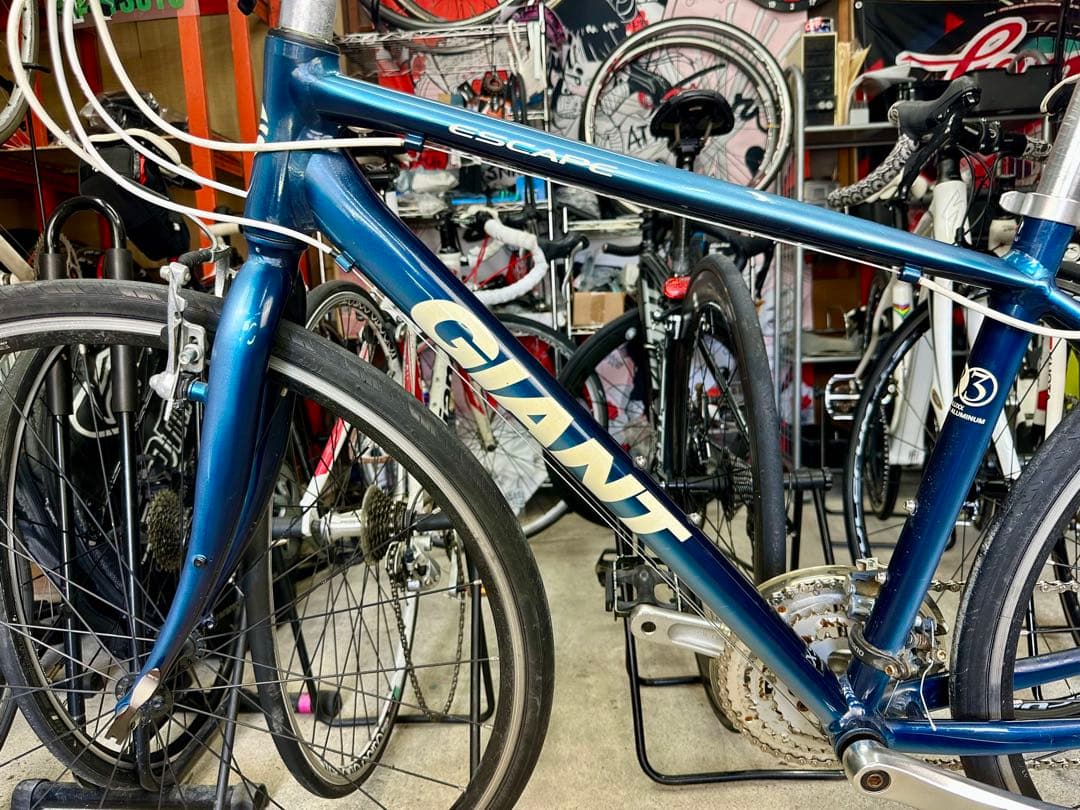 エスケープR3 基本分解発送送料無料！近県の方完成車直接配送等ご相談ください！