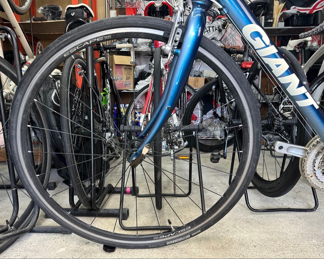 エスケープR3 基本分解発送送料無料！近県の方完成車直接配送等ご相談ください！