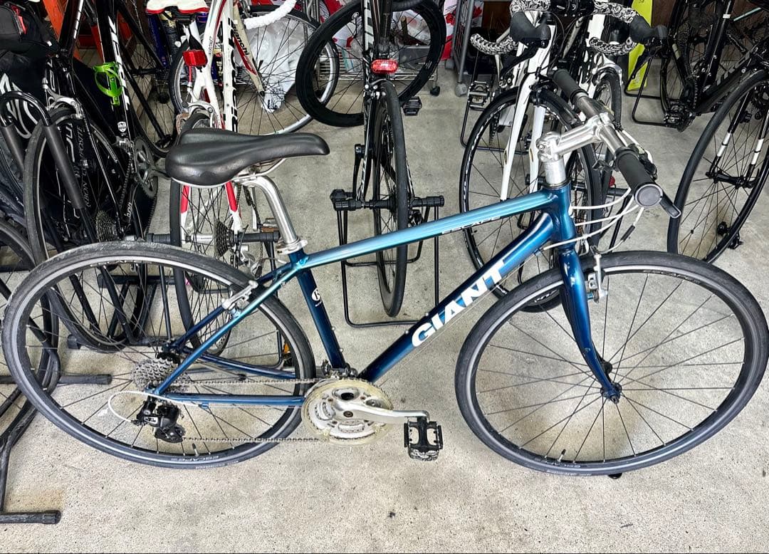 エスケープR3 基本分解発送送料無料！近県の方完成車直接配送等ご相談ください！