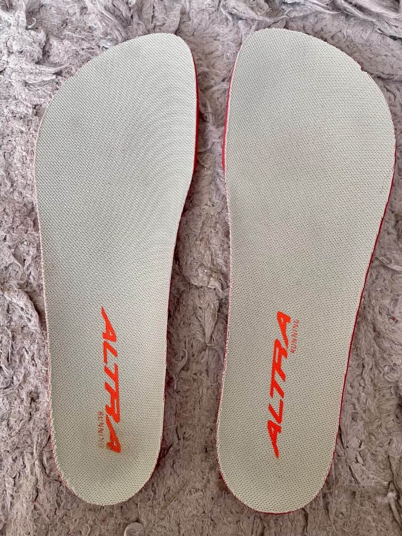 ALTRA VIA OLYMPUS 2 US10（28.0cm）箱付き