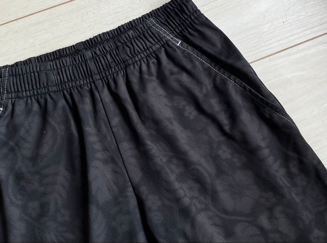 希少 限定モデル YONEXヨネックス ブラックリーフ柄ハーフパンツSS