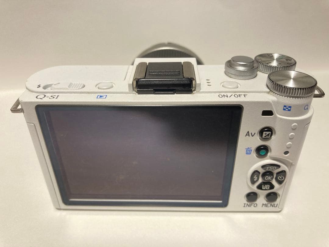 PENTAX Q-S1 】ホワイト バッテリーチャージャー付き【即日配送