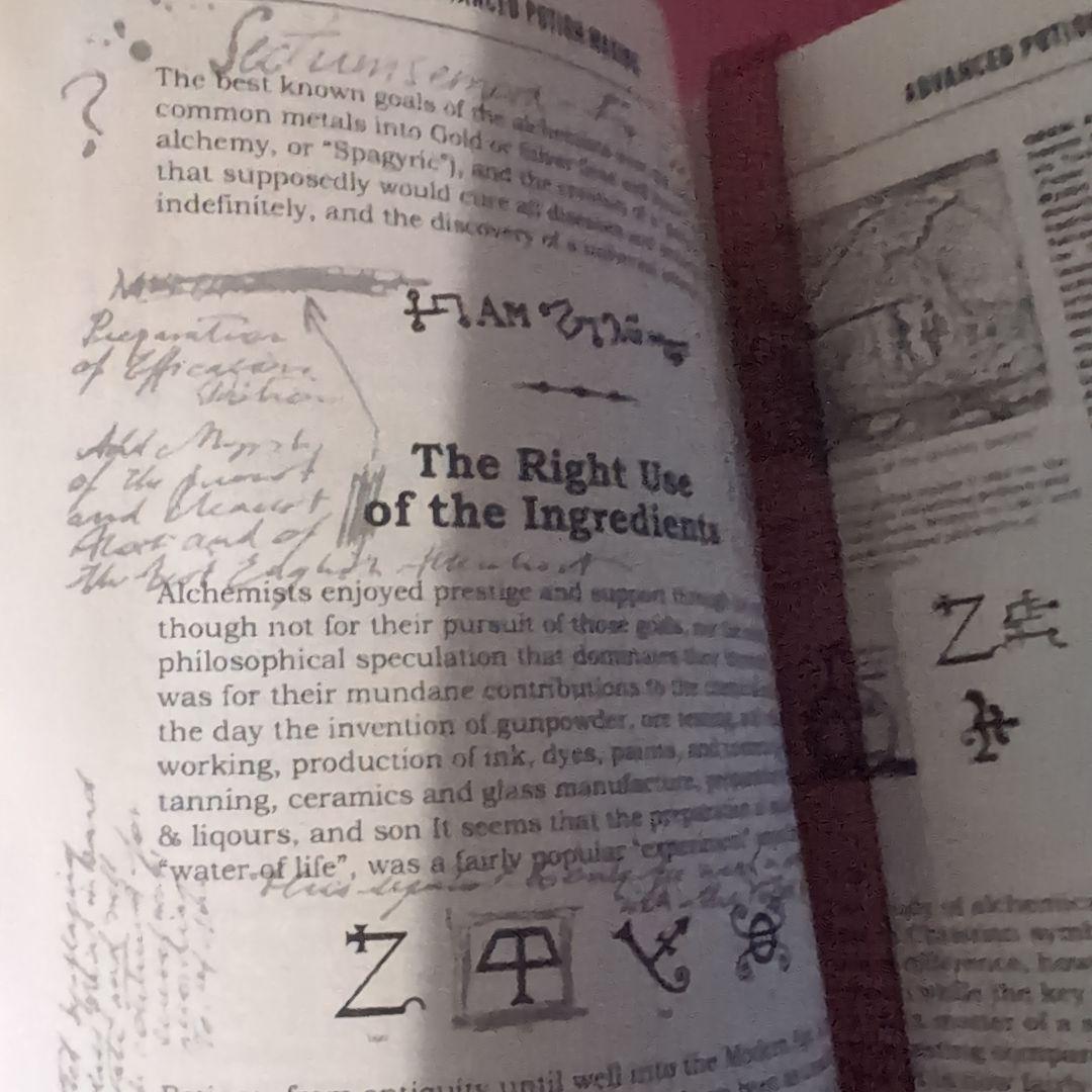 スネイプの魔法薬学教科書 ハリー・ポッター 魔法薬学教科書 - メルカリ