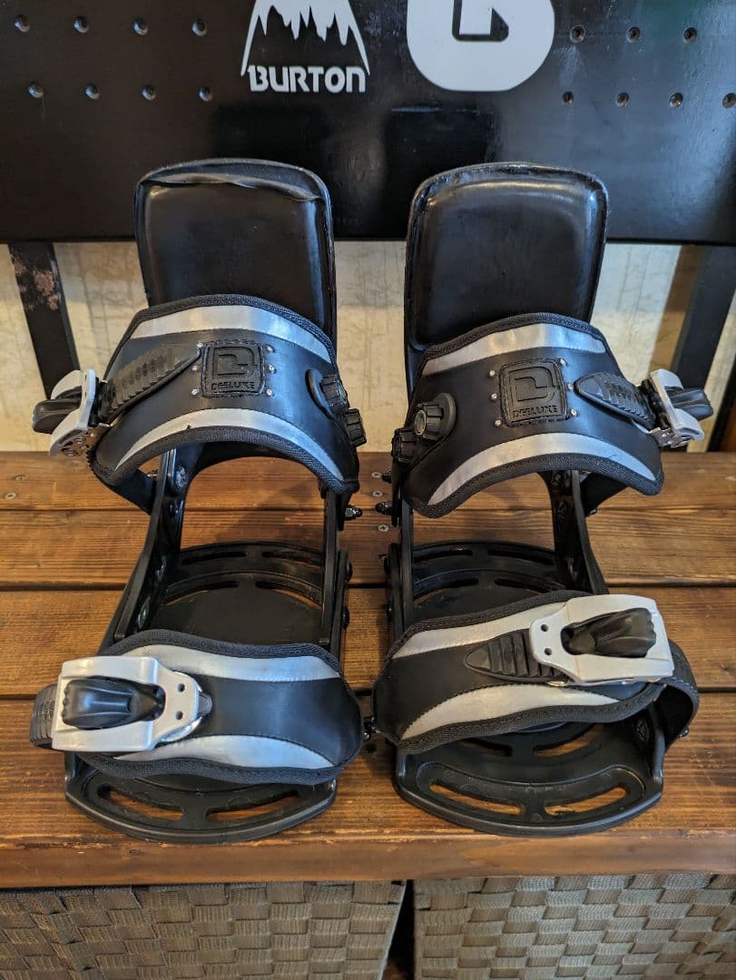 希少5ホールビンテージスノーボードが乗れる!NITRO旧式バイン