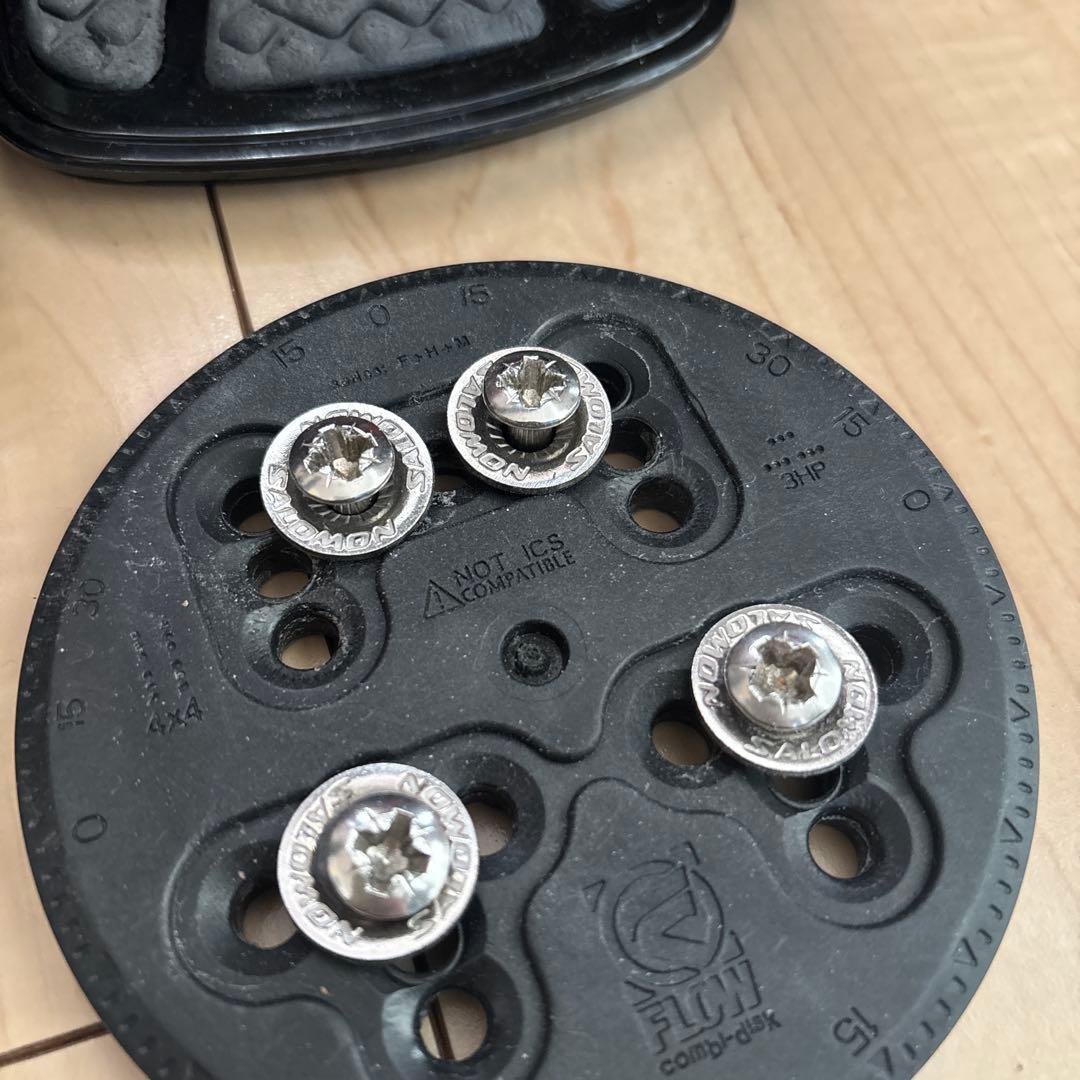 Flow 5 スノーボードビンディング　リアエントリー　SALOMONのビス