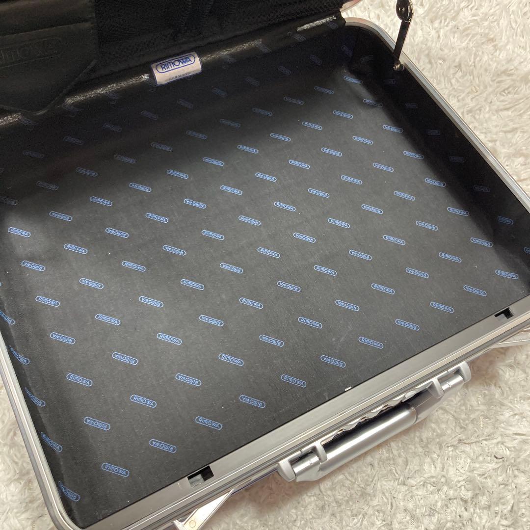 極美品 リモワ アタッシュケース リンボ 紺 ポリカーボネート 19L ビジネス