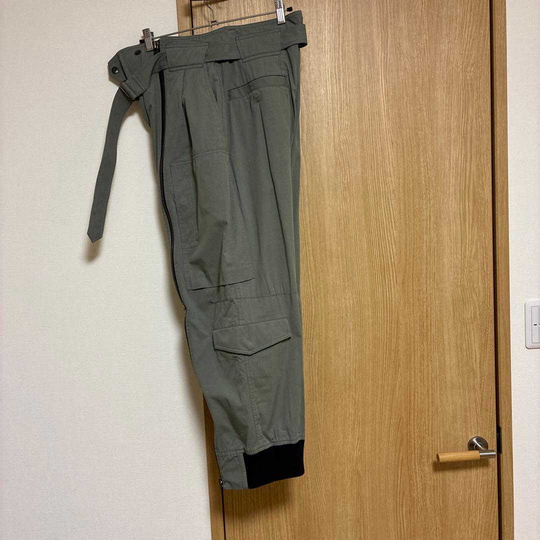 essayカーゴパンツ カーキ　ジッパー付き