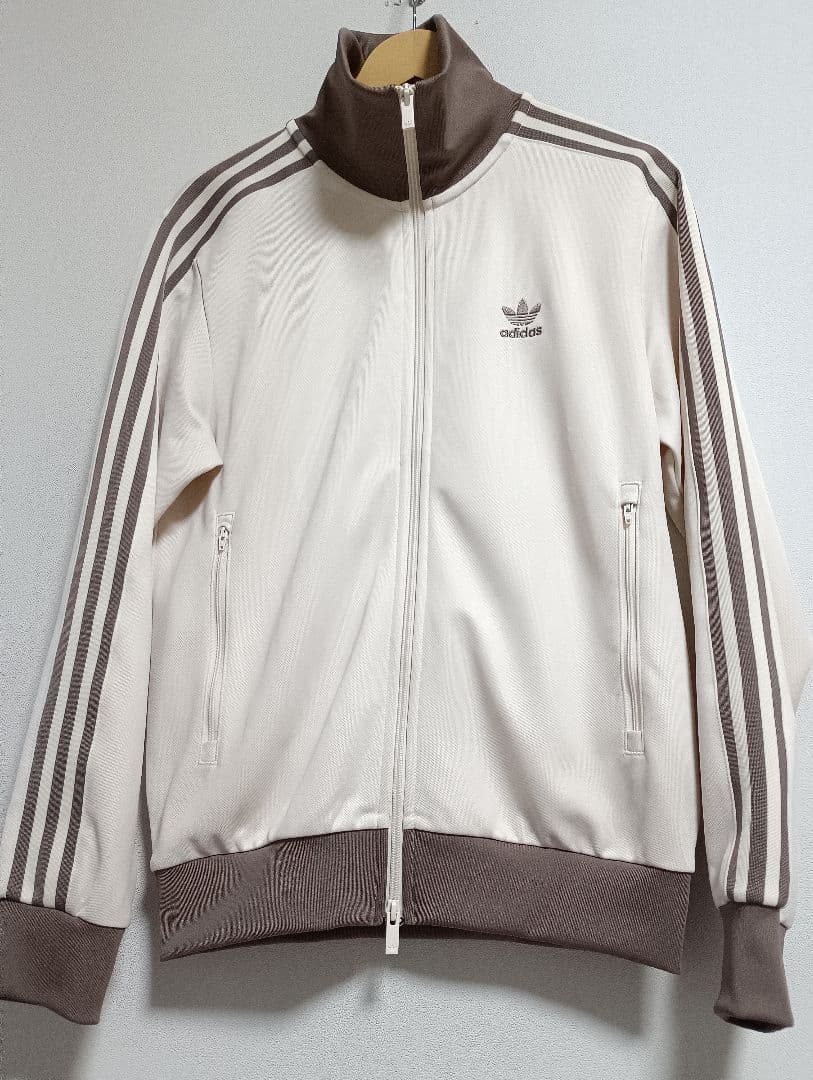 adidas ベージュ クラシック L 美品 JP2522 - メルカリ