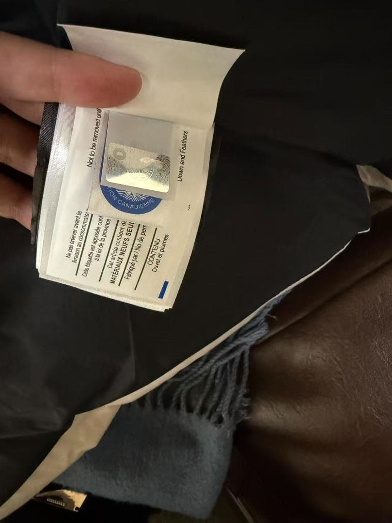 ベージュ ダウンジャケット フード付き