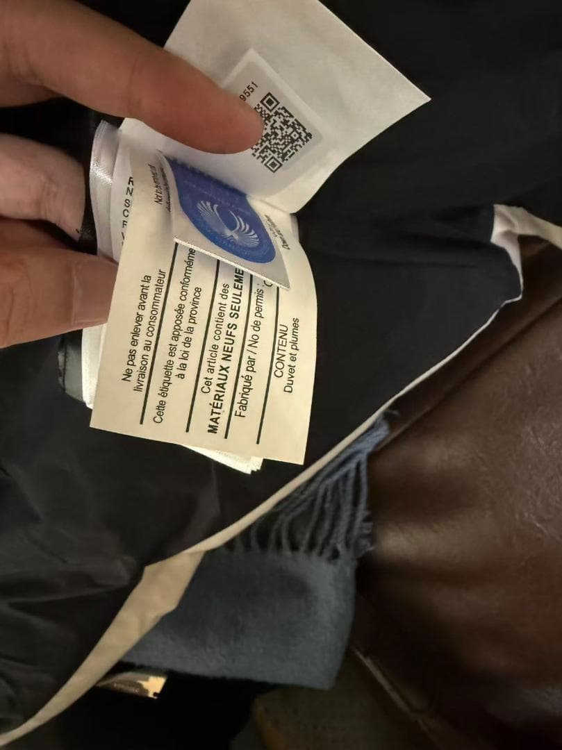 ベージュ ダウンジャケット フード付き