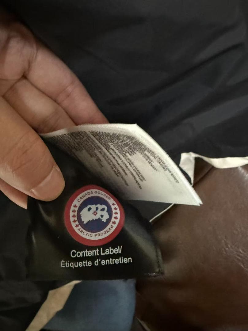 ベージュ ダウンジャケット フード付き