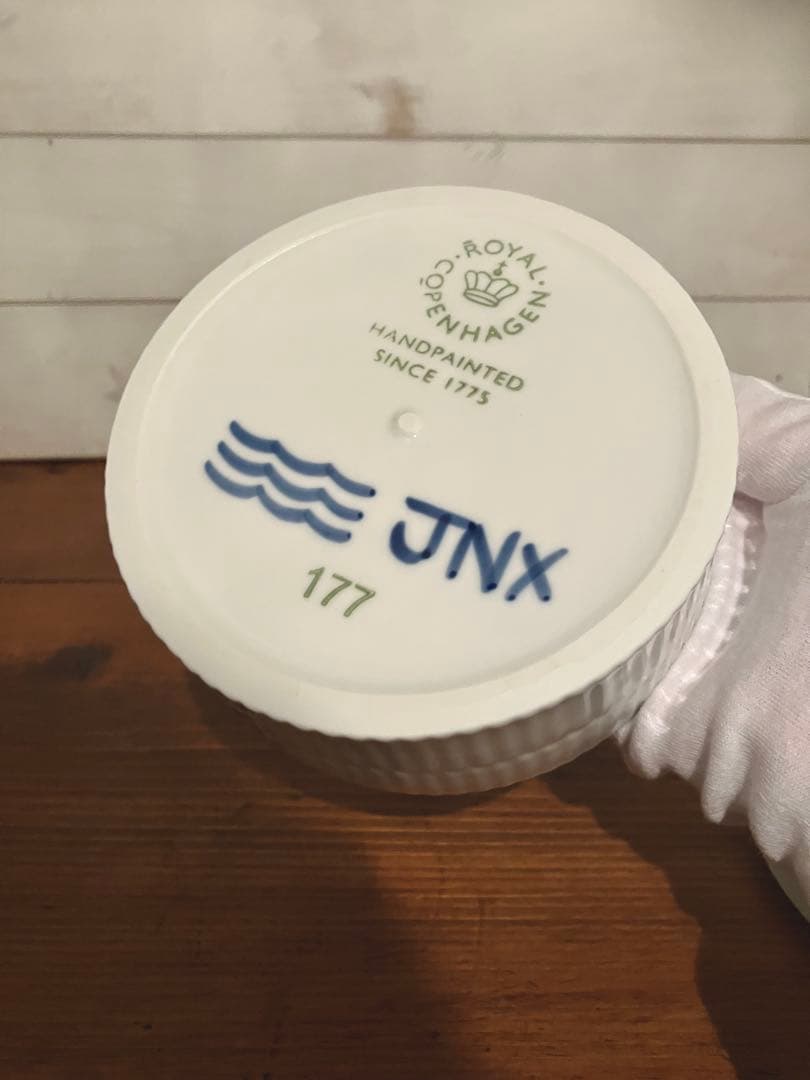 ロイヤルコペンハーゲン ＊ ブラックフルーテッド メガ ボックスラウンド