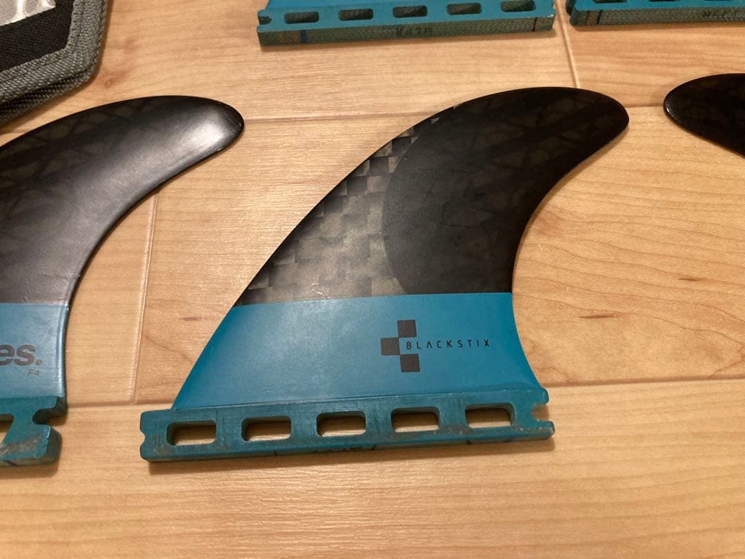 Blackstix 3.0 F4 -v2 FUTURES 5フィン　Sサイズ