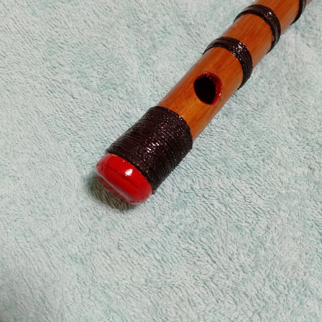 篠笛 竹製 黒い巻き糸 赤い装飾八本調子七穴古典調 - メルカリ
