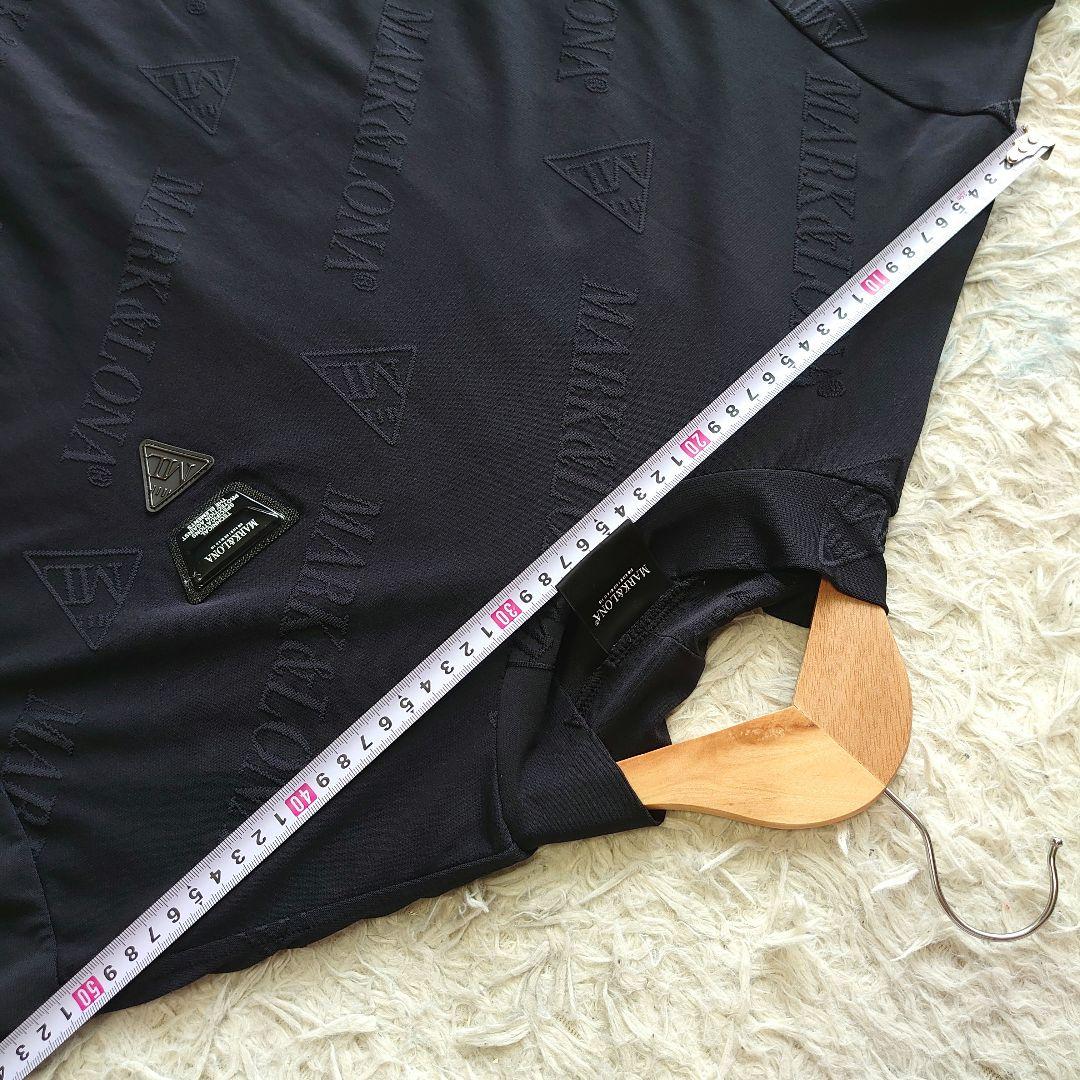 【美品】マークアンドロナ 3Dロゴ ロゴプレート モックネック Tシャツ