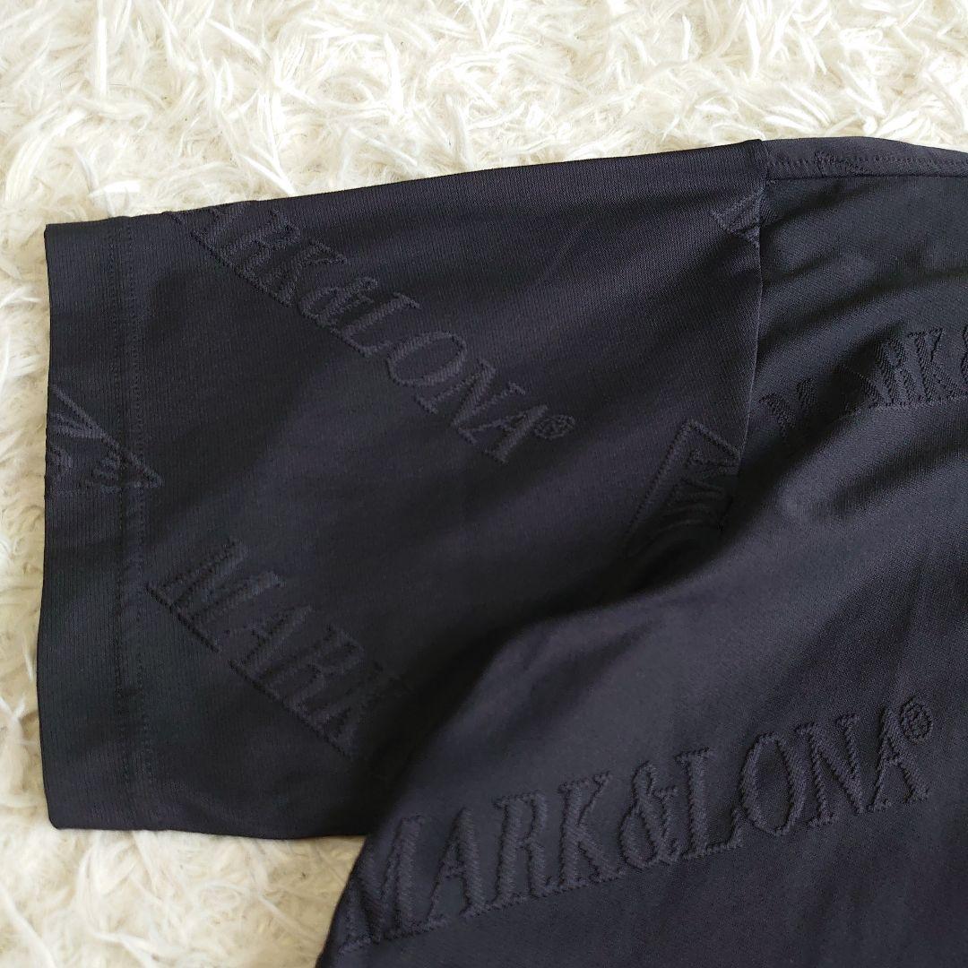 【美品】マークアンドロナ 3Dロゴ ロゴプレート モックネック Tシャツ