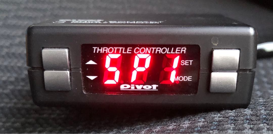 PIVOT 3 drive COMPACT スロットルコントローラー　THC日産