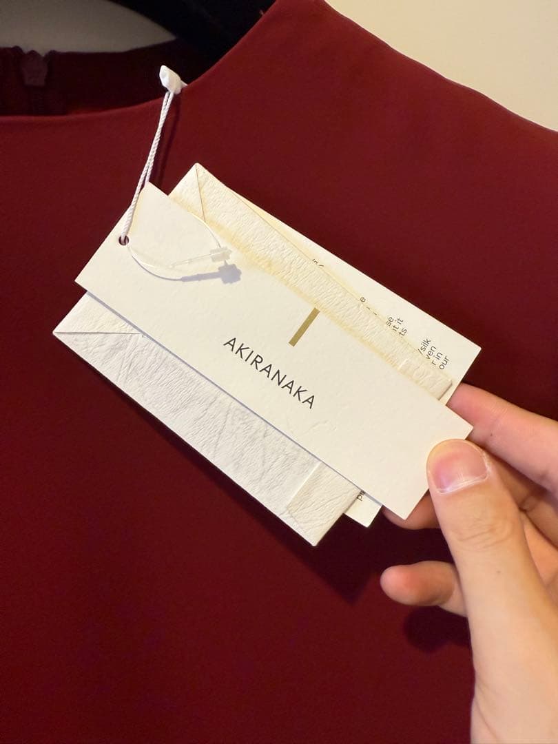 日本製未使用AKIRANAKA バーガンディ 半袖ワンピース