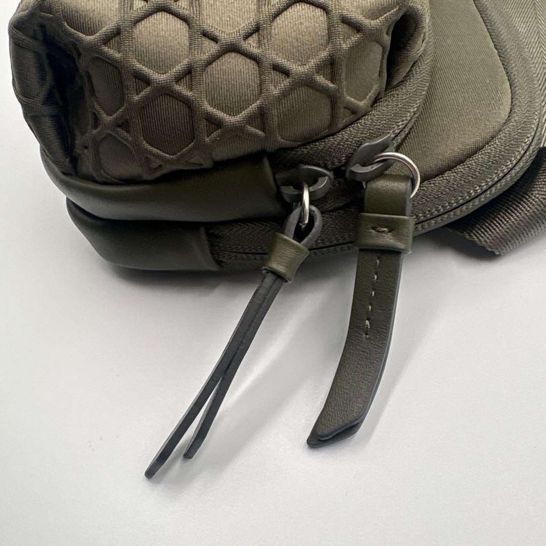 クヘタコ様ラクーオ　LAQUOH 未使用に近い　ボディバック　モスグリーン