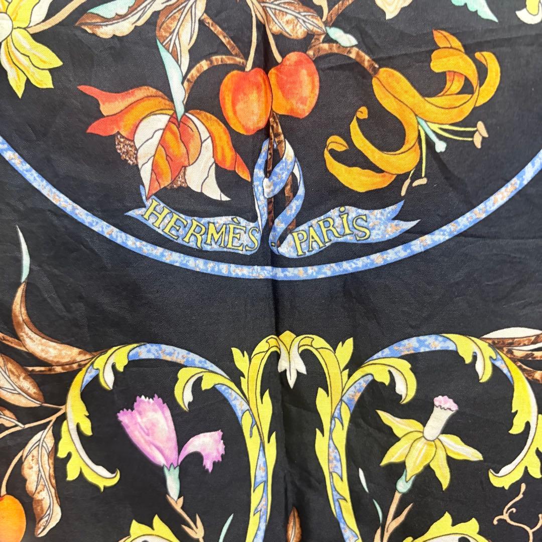 美品 HERMES エルメス カレ90 東洋の石と西洋の石細工 スカーフ 黒