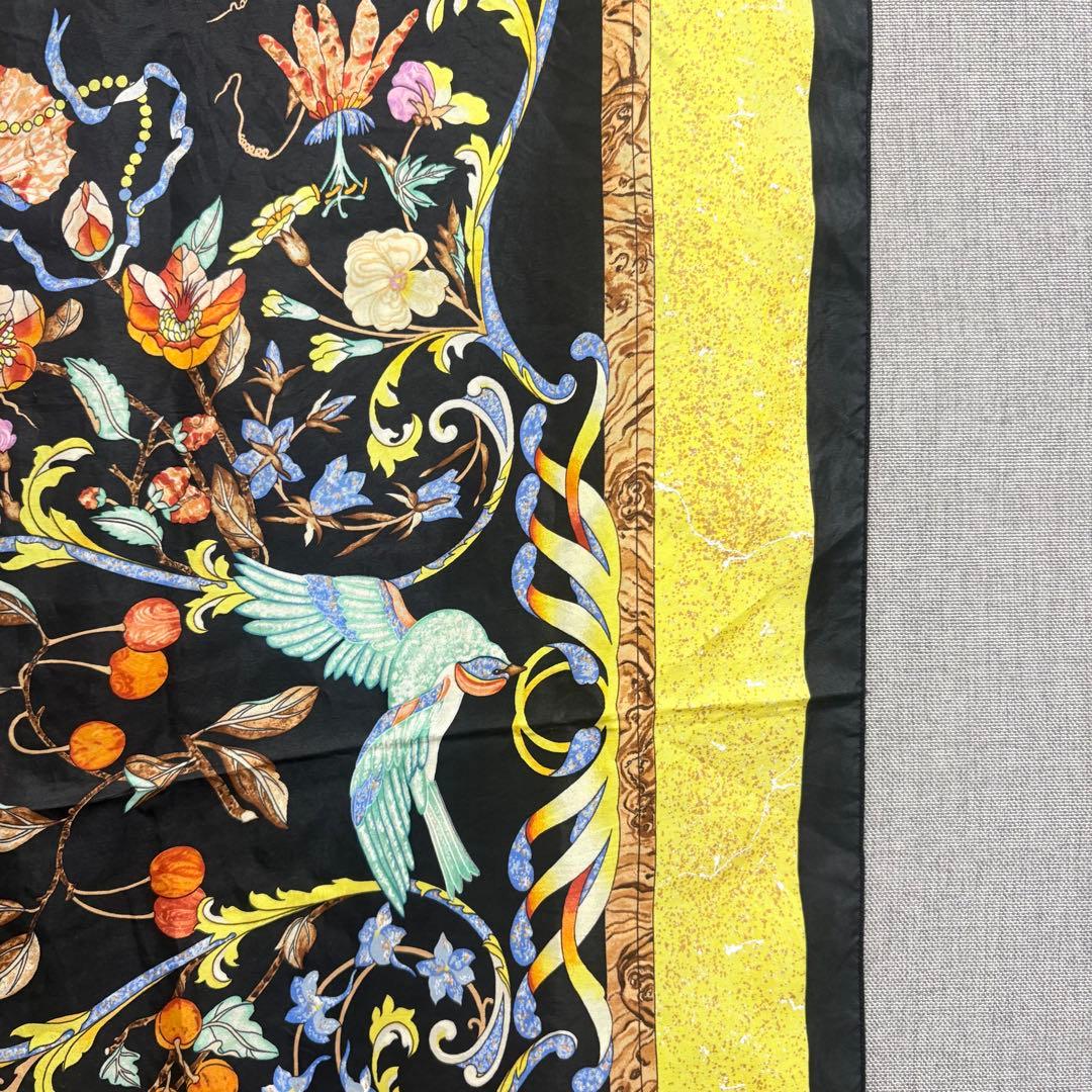 美品 HERMES エルメス カレ90 東洋の石と西洋の石細工 スカーフ 黒