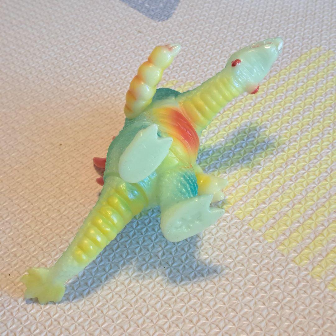 ウルトラマンシリーズ 怪獣　フェミゴン　ソフビフィギュア　ビンテージ　蓄光成型