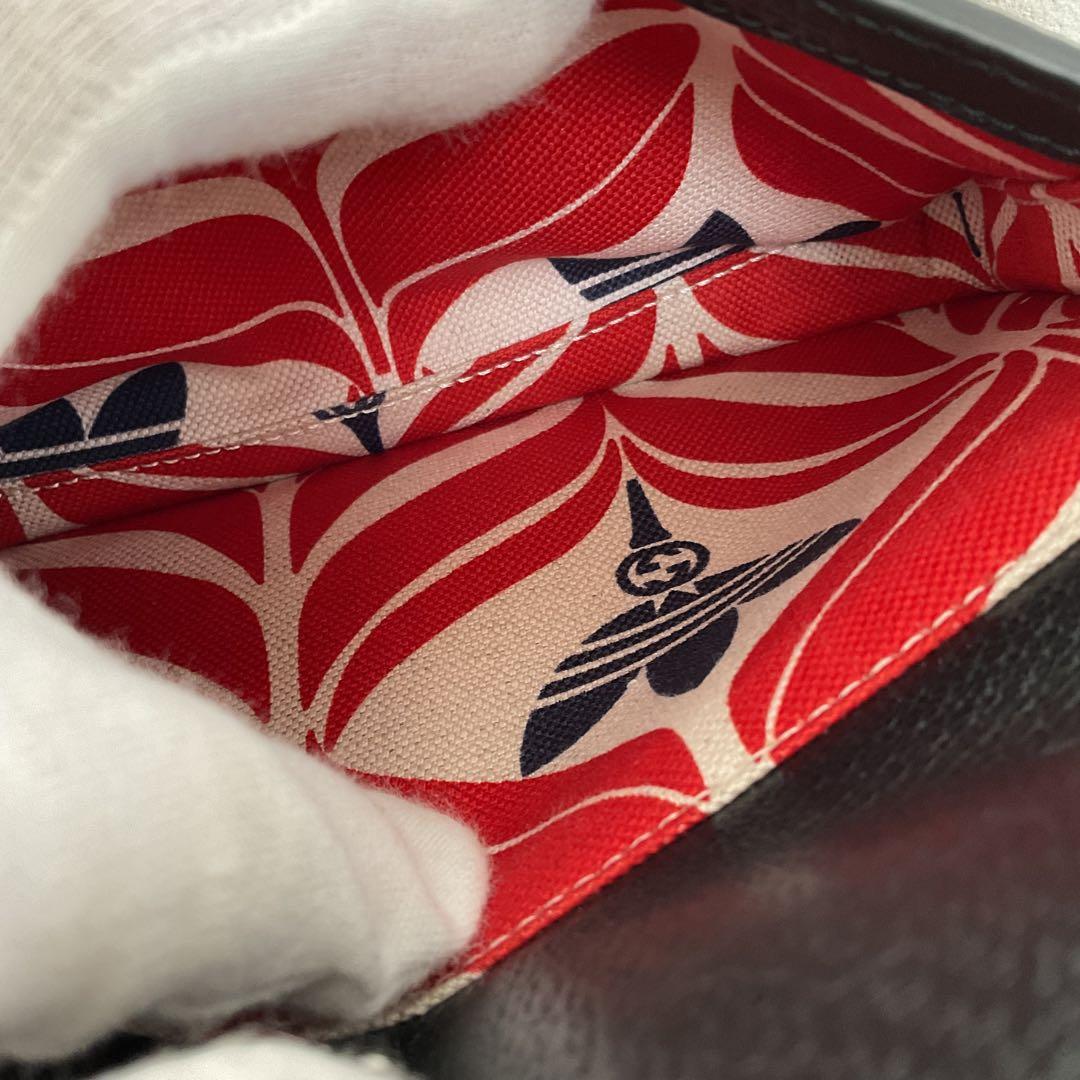 adidas × Gucci ボディバッグ・ウエストポーチ　コラボ　ロゴ入り