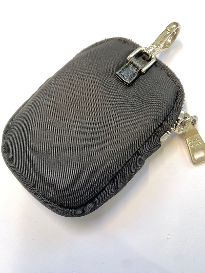 PRADA RE-NYLON ブラックミニポーチ　トライアングルロゴ