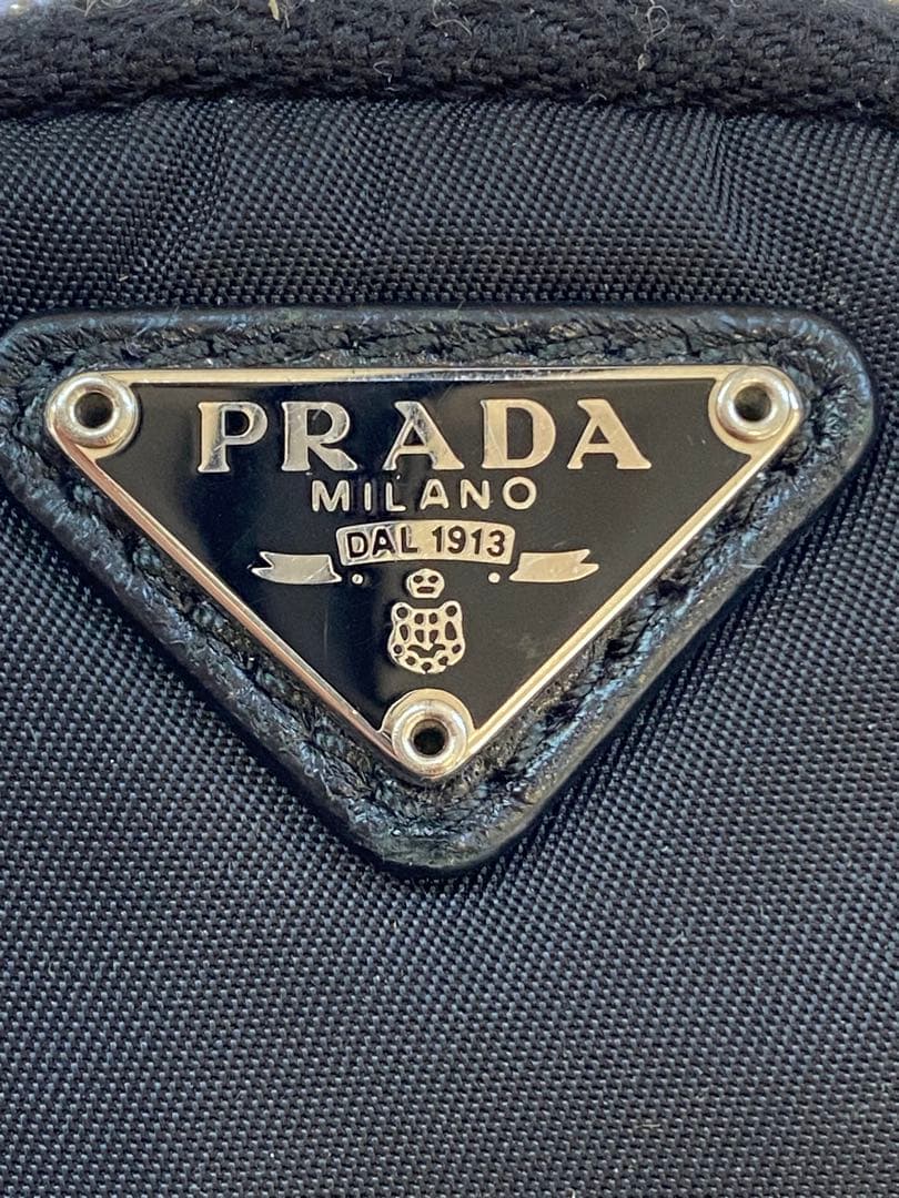 PRADA RE-NYLON ブラックミニポーチ　トライアングルロゴ