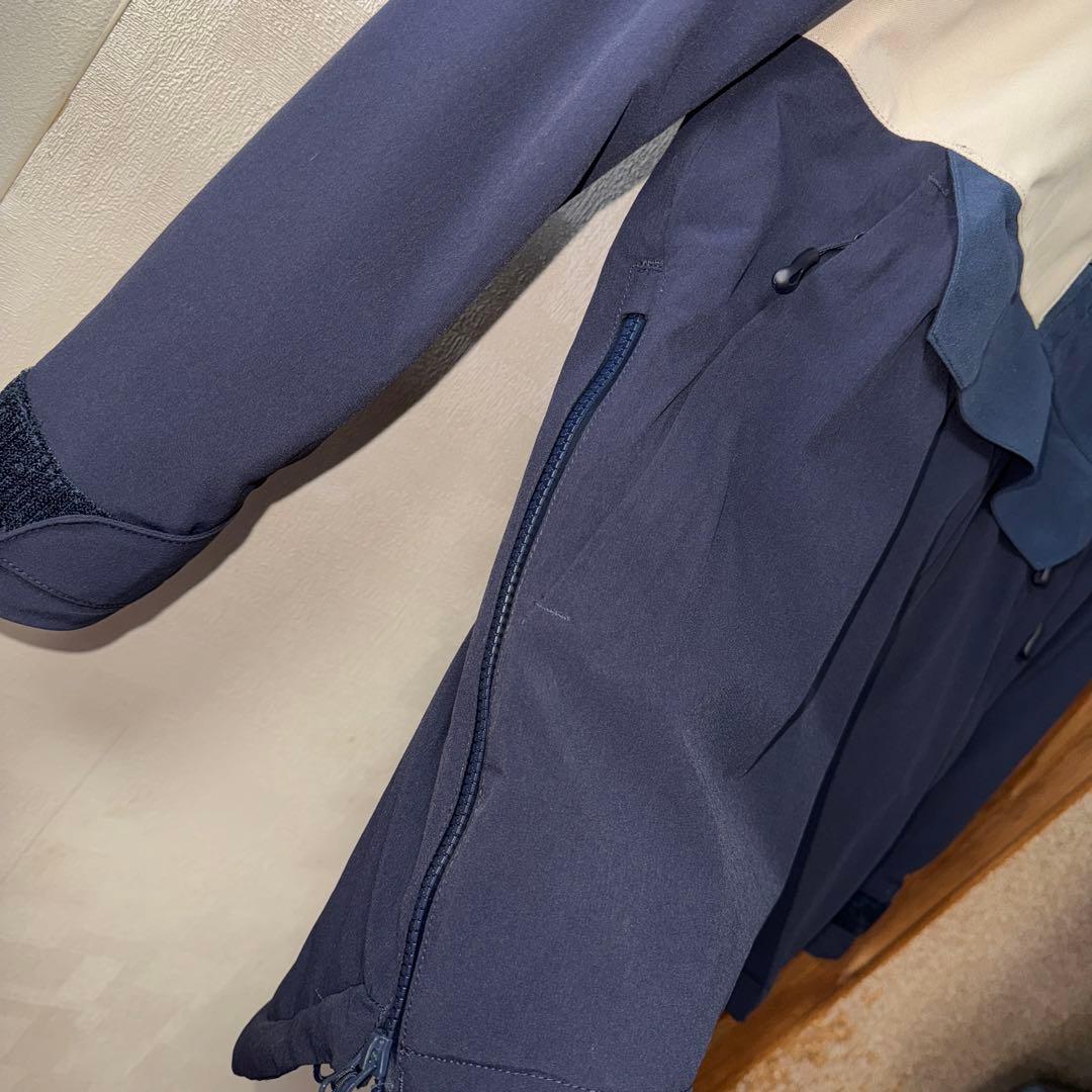 SALOMON NO DRAMAフード付きウェア ネイビー