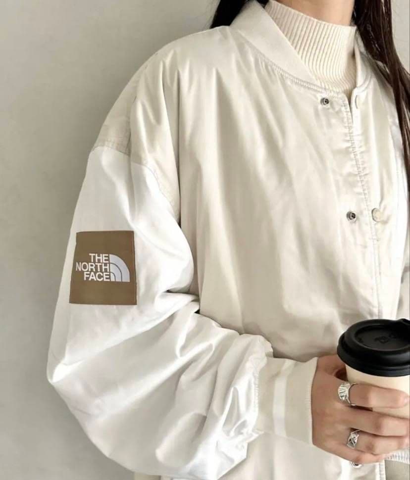 ☆大人気商品☆ノースフェイス ホワイトレーベル　ブラック 　Мサイズ スタジャン