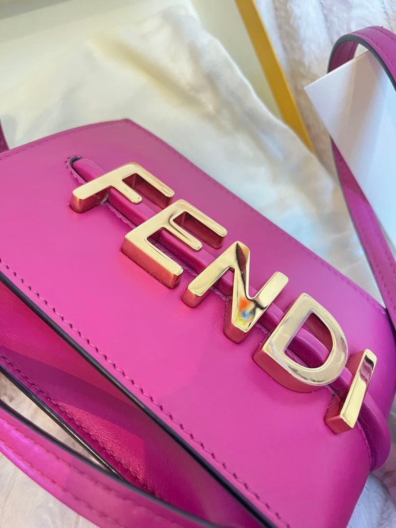 FENDI フェンディ 携帯ポーチ フォンポーチ ピンク　　ショルダーバッグ