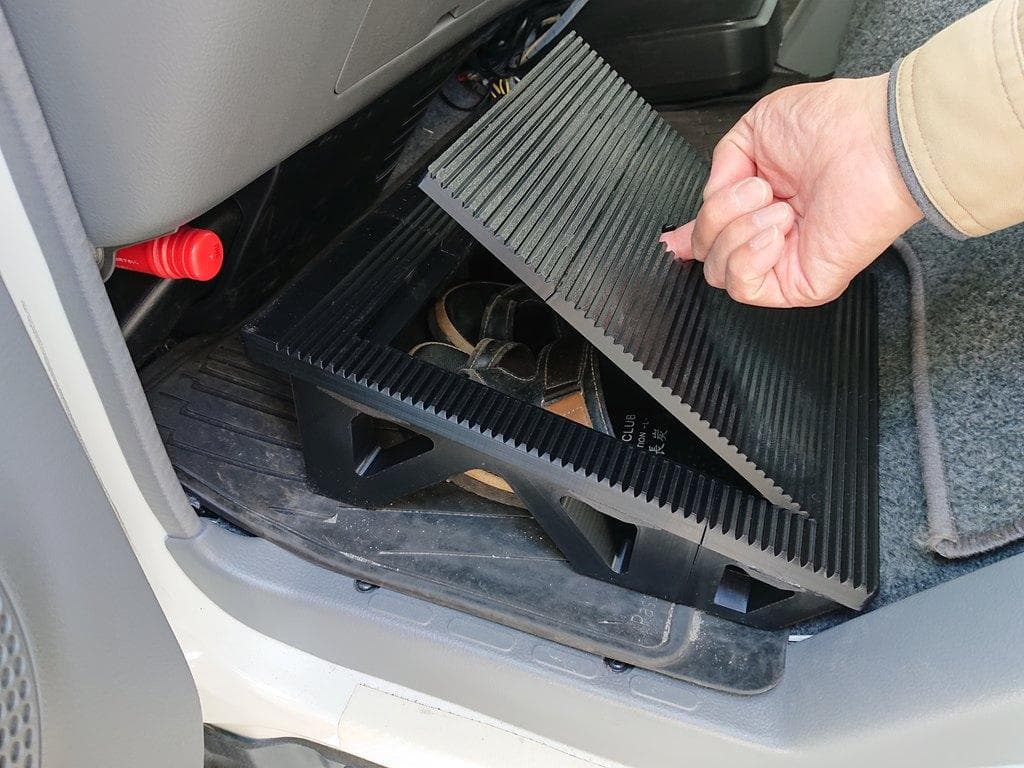 TOYOTA カムロード・ダイナ用　助手席側専用フットレスト（足置き）