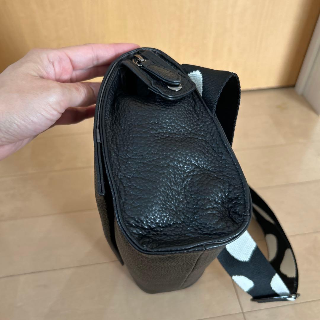 美品！！ドット柄ストラップ 黒 ボディーバッグ