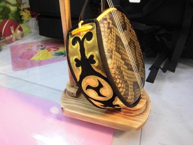 新品未使用(送料無料)8.980円　沖縄三線専用　木製三線台三個セット一括販売