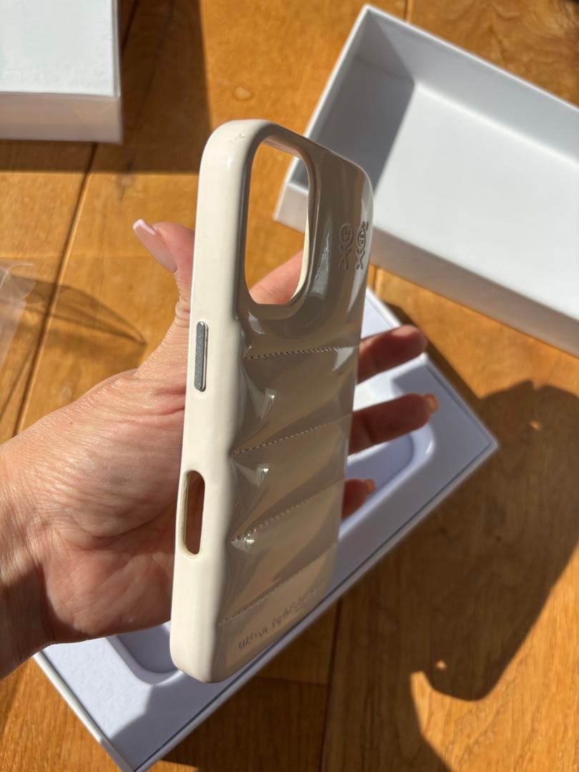 The Puffer Case - Oat Milk / iPhone 16用