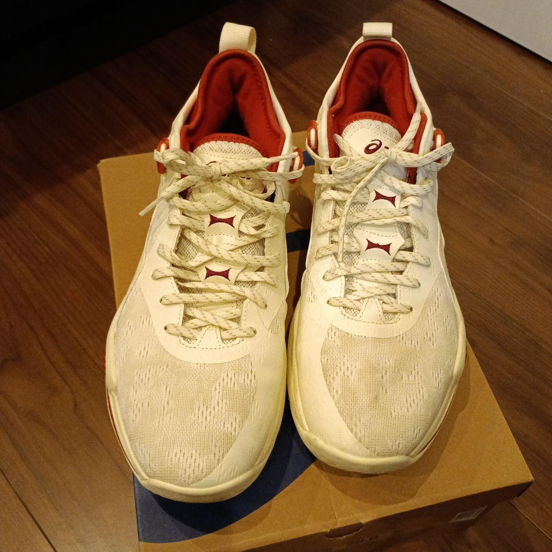 ASICS　NOVA SURGE LOW2　アイボリー